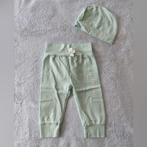 🔥3 for $10🔥 Little man pants with matching hat size 80 (6-9 months)